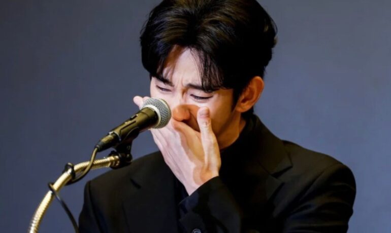 Kim Soo-hyun's agency reportedly faces financial collapse amid emotional press conference